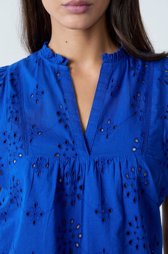 Broderie Anglaise Top;${refinementColor}