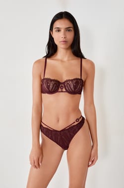 Tanga aus Spitze;${refinementColor}