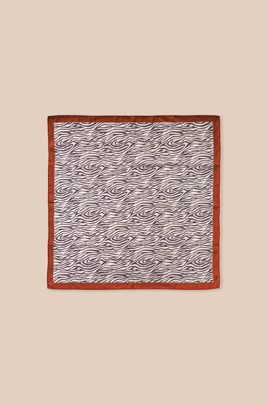 Foulard &agrave; motifs;${refinementColor}