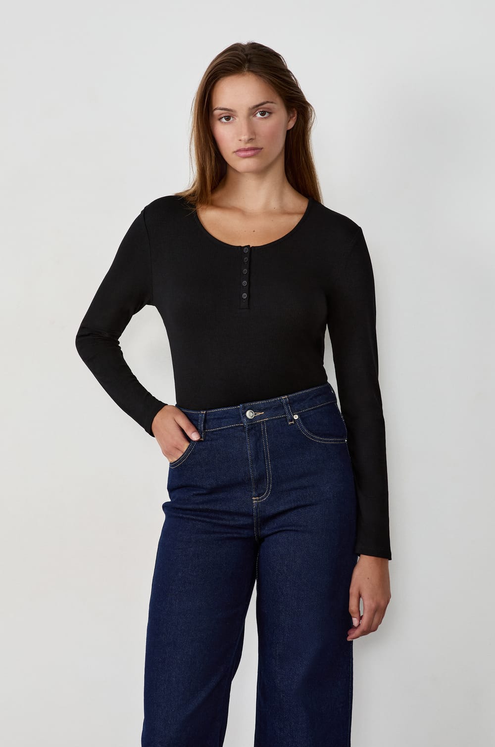 Long-sleeved T-shirt with buttons;${refinementColor}