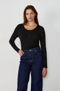 Long-sleeved T-shirt with buttons;${refinementColor}