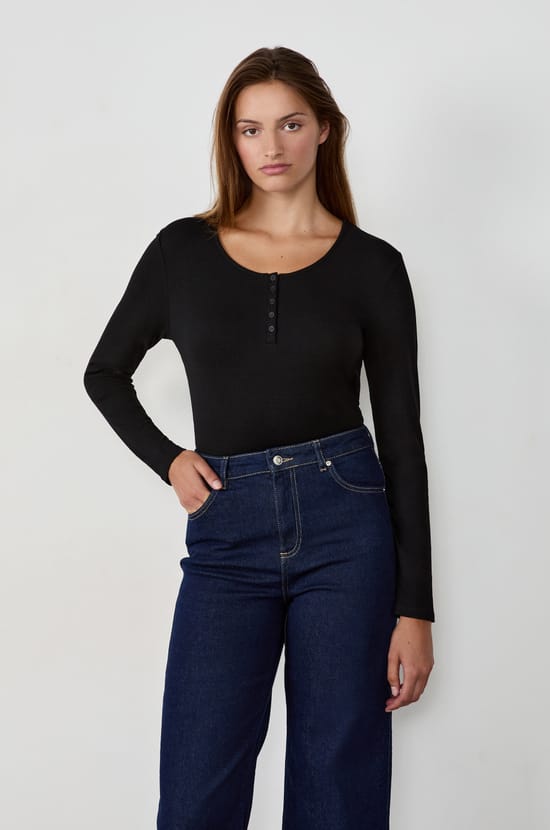 Long-sleeved T-shirt with buttons;${refinementColor}