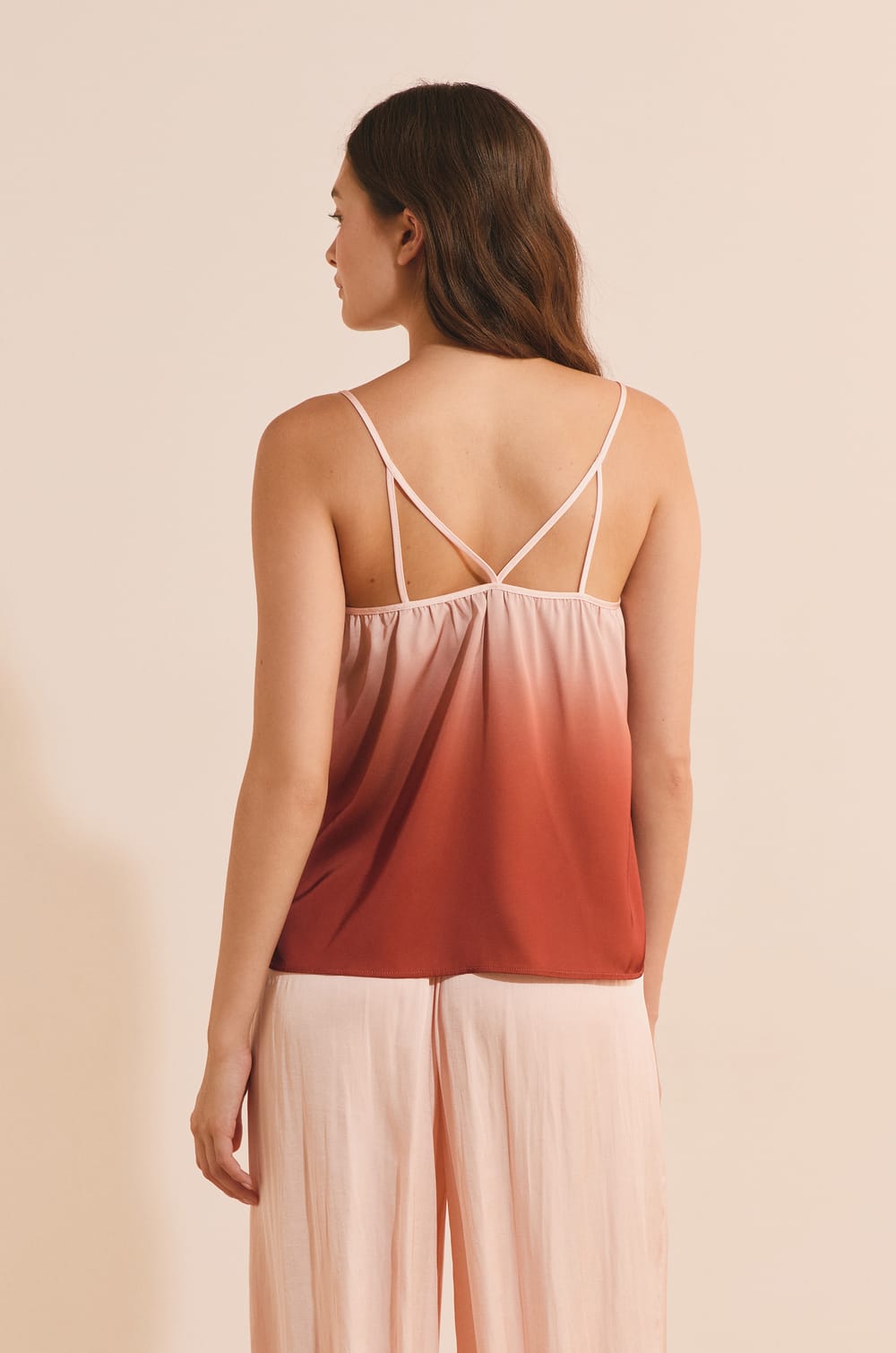 Top sans manches satin&eacute;;${refinementColor}