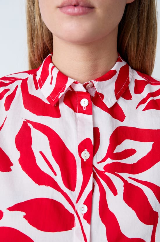 Short-sleeved cotton shirt with floral print;${refinementColor}