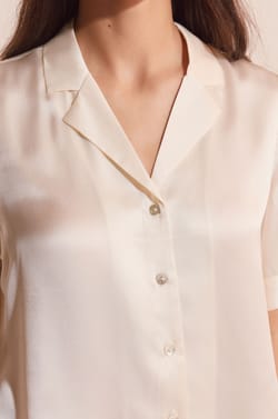 Korte mouw pyjama blouse van zijde;${refinementColor}