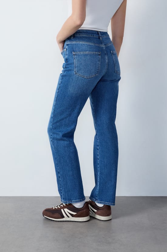 Straight Cut Jeans;${refinementColor}