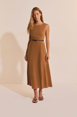 Robe longue sans manches;${refinementColor}