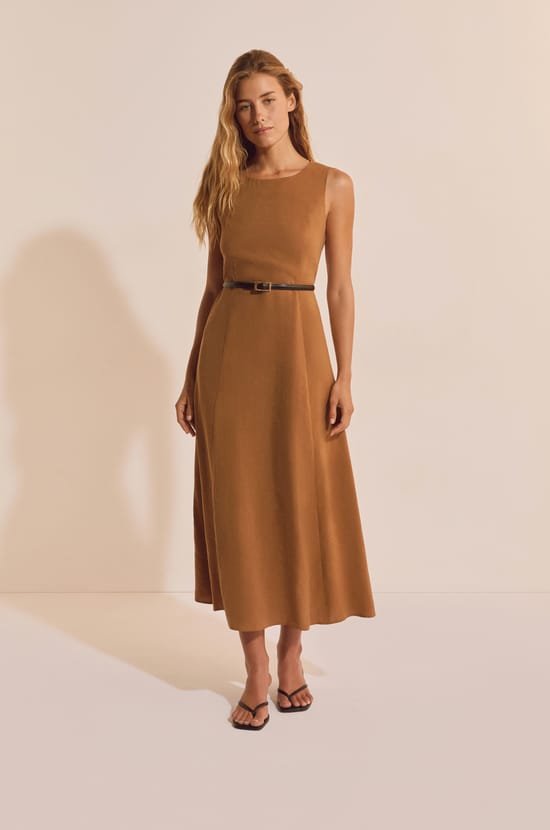 Robe longue sans manches;${refinementColor}