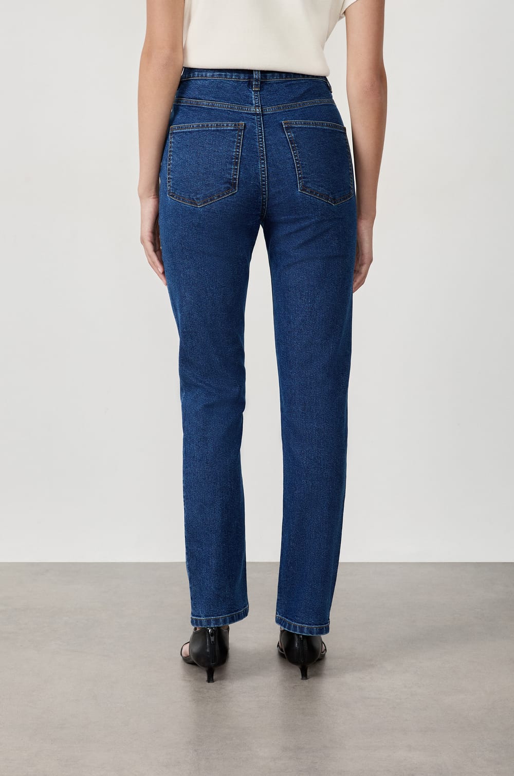 Slim-fit jeans;${refinementColor}
