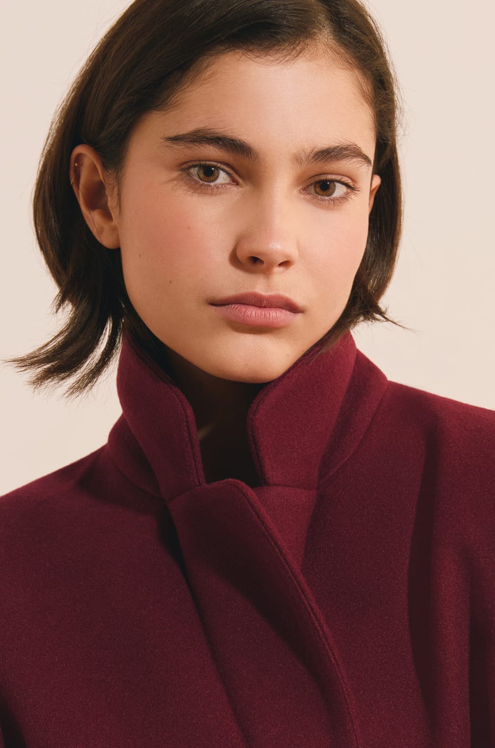 Manteau mi-long crois&eacute; avec laine;${refinementColor}