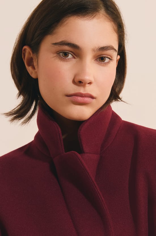 Manteau mi-long crois&eacute; avec laine;${refinementColor}
