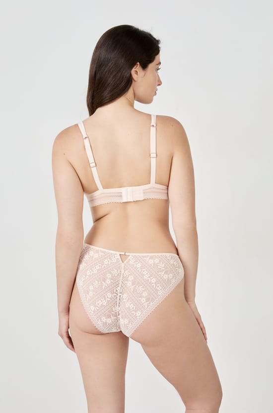 Wireless Lace Triangle Bra;${refinementColor}