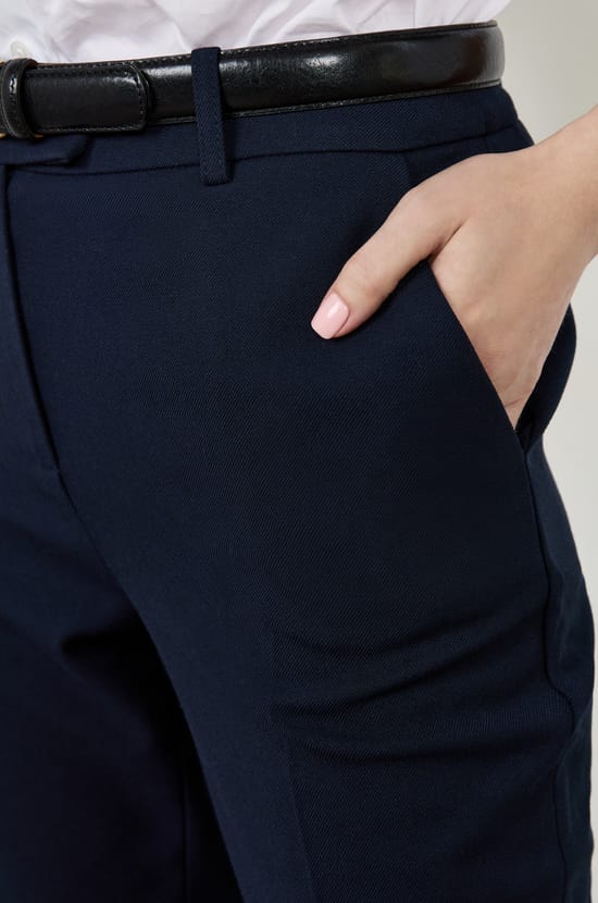 Trousers with a cigarette cut;${refinementColor}