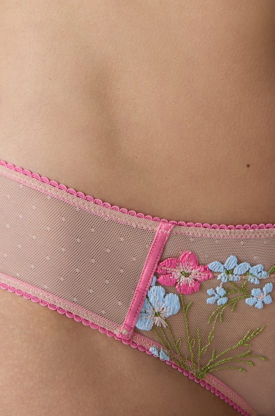 Embroidered Hipster;${refinementColor}