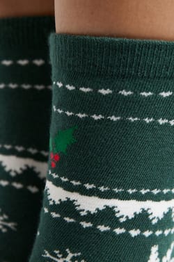 Fine knit patterned socks;${refinementColor}