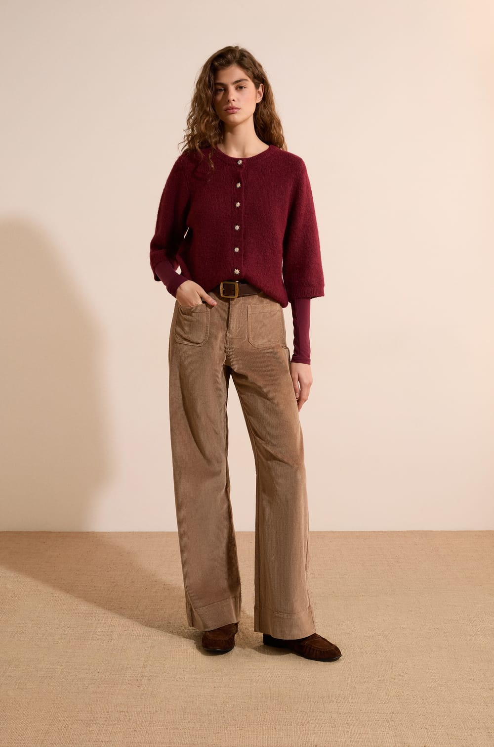 Jean en velours c&ocirc;tel&eacute; avec poche sur le devant;${refinementColor}