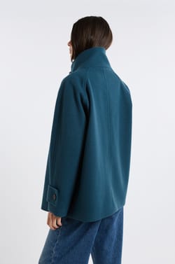 Jas met schoorsteenkraag met wol;${refinementColor}