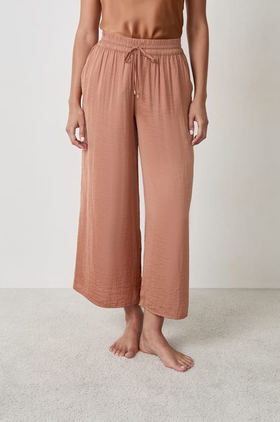 Pantalon satiné coupe large;${refinementColor}