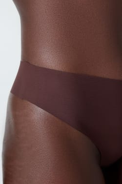 High-leg Tanga in Microfiber;${refinementColor}
