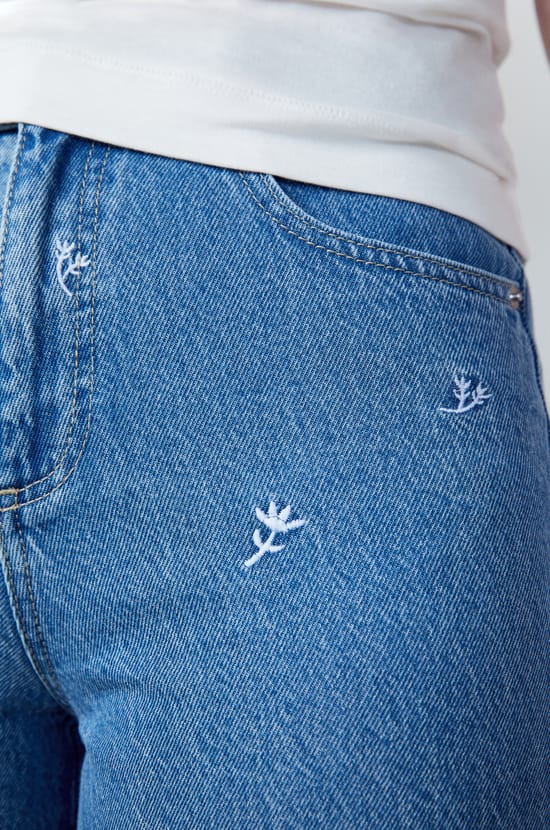 Wide-leg jeans with floral embroidery;${refinementColor}