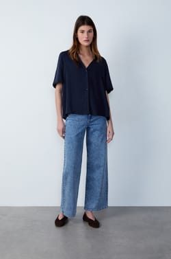 V-neck short-sleeved shirt;${refinementColor}