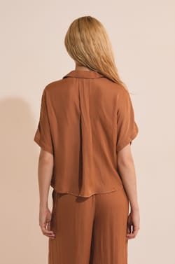 Chemise de pyjama manches courtes satin&eacute;e;${refinementColor}