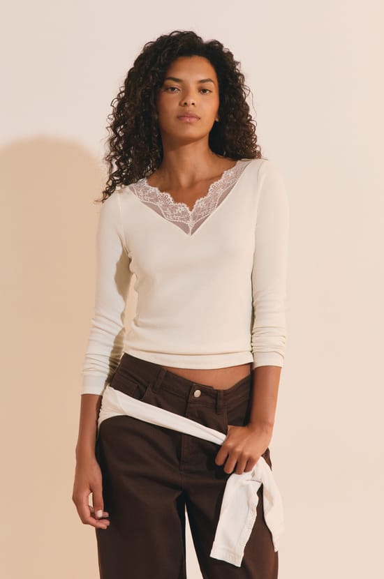 T-shirt col V avec dentelle en coton;${refinementColor}