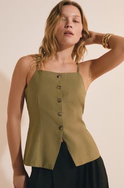 Top ajust&eacute; boutonn&eacute;;${refinementColor}