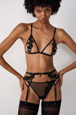 Porte-jarretelles brodé;${refinementColor}