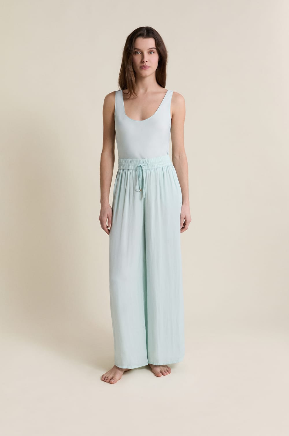 Pantal&oacute;n satinado de corte ancho;${refinementColor}