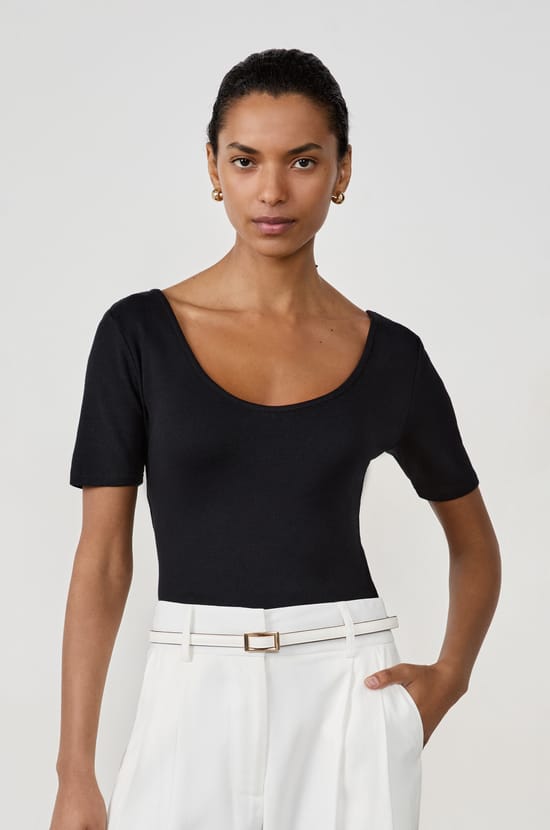 T-shirt col V dos nu en coton;${refinementColor}