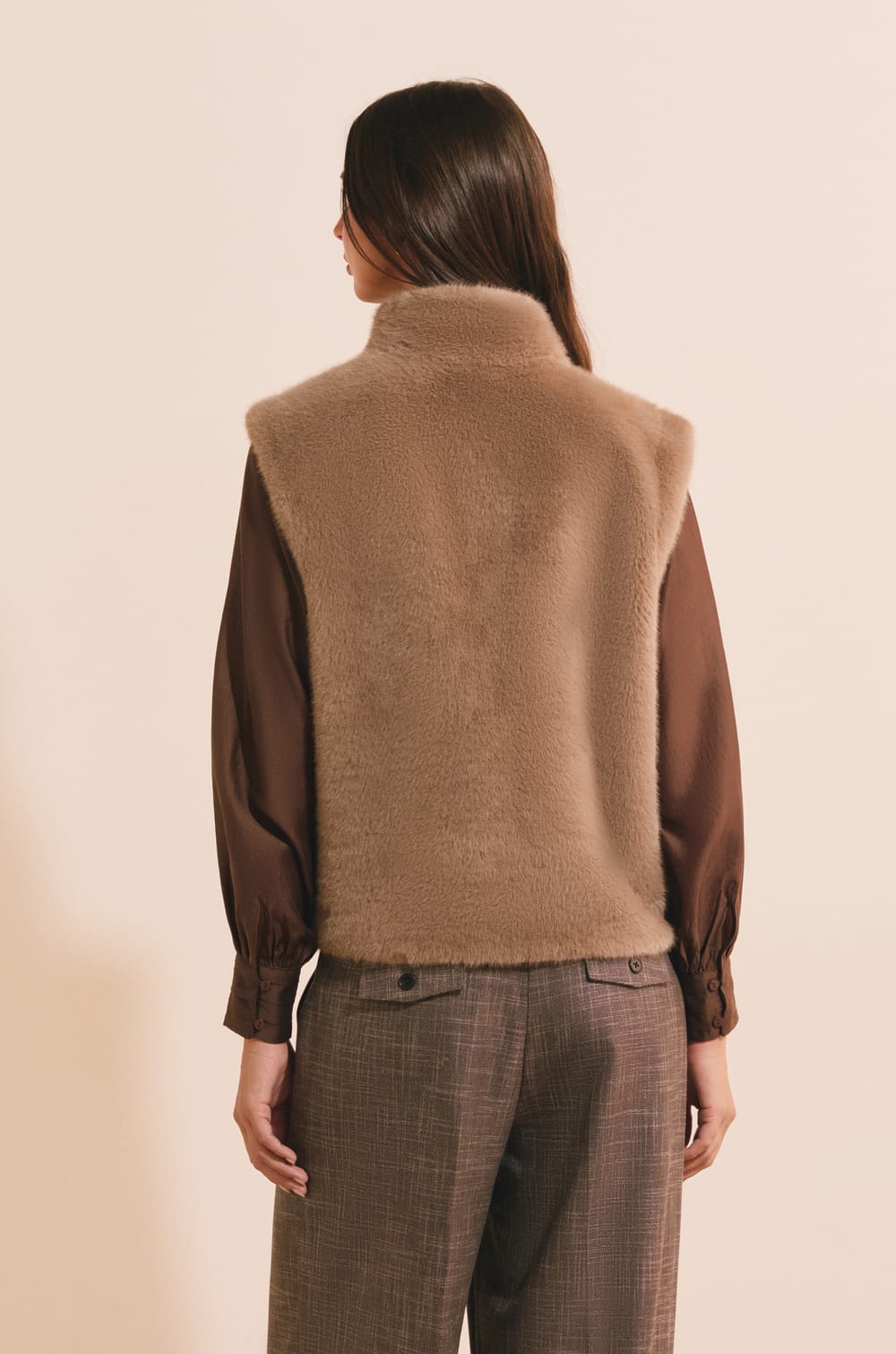 Gilet sans manches en fausse fourrure;${refinementColor}