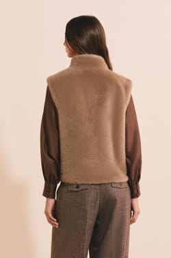 Gilet sans manches en fausse fourrure;${refinementColor}