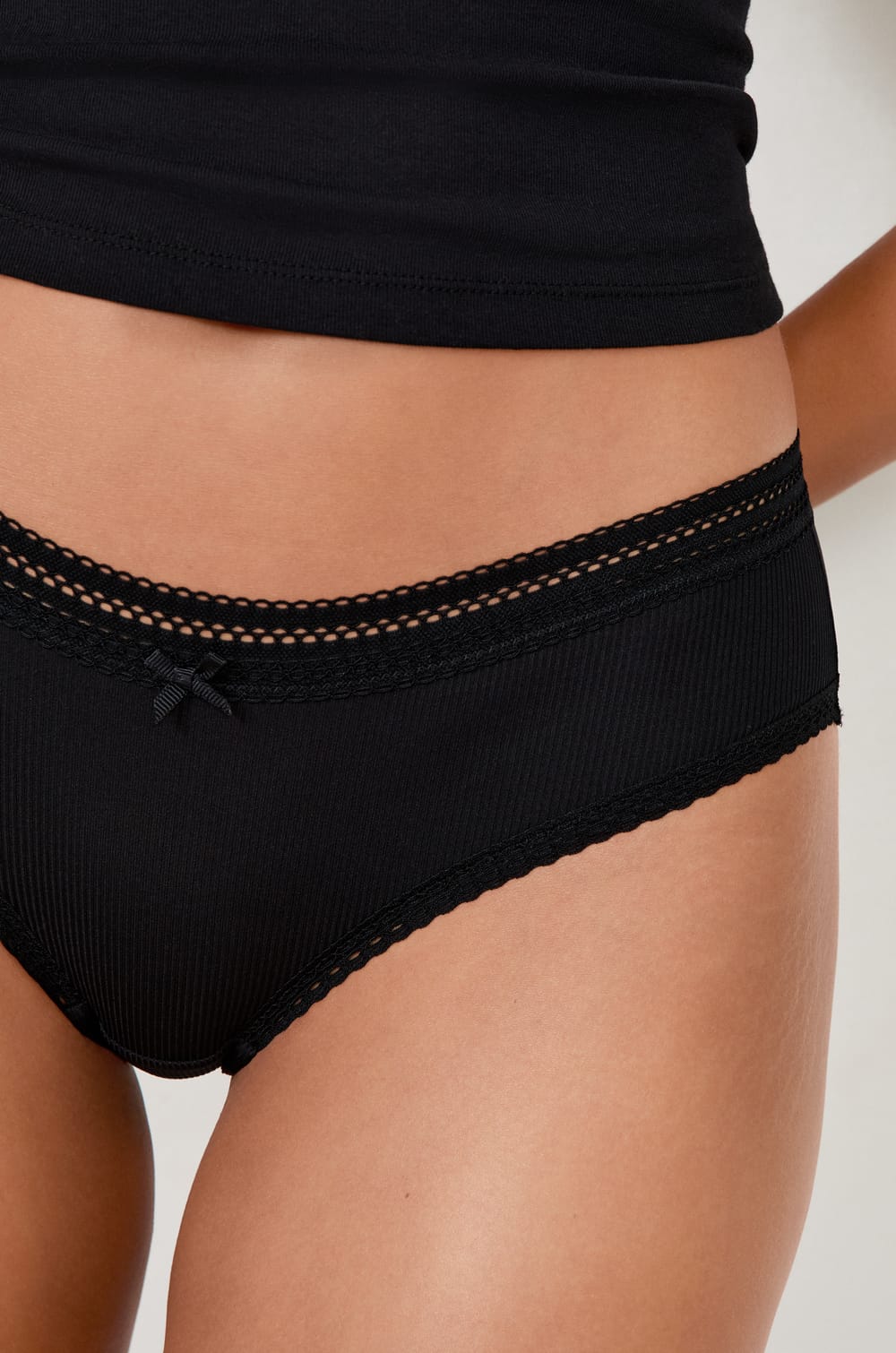 Shorty aus Mikrofaser mit Spitzensäumen;${refinementColor}