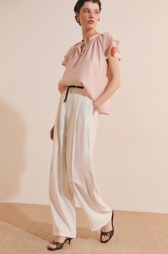 Pantalon large &agrave; pinces;${refinementColor}