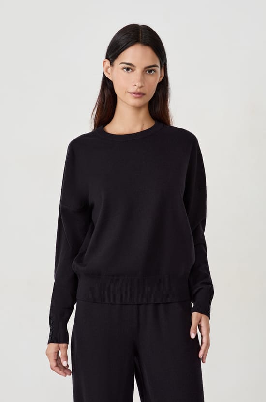 Long-sleeved round neck sweater;${refinementColor}
