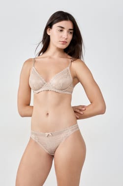 Culotte en dentelle;${refinementColor}