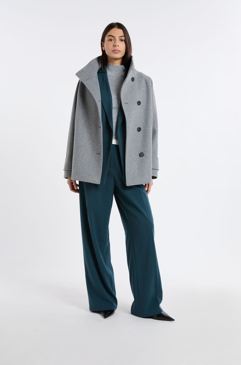 Jas met schoorsteenkraag met wol;${refinementColor}