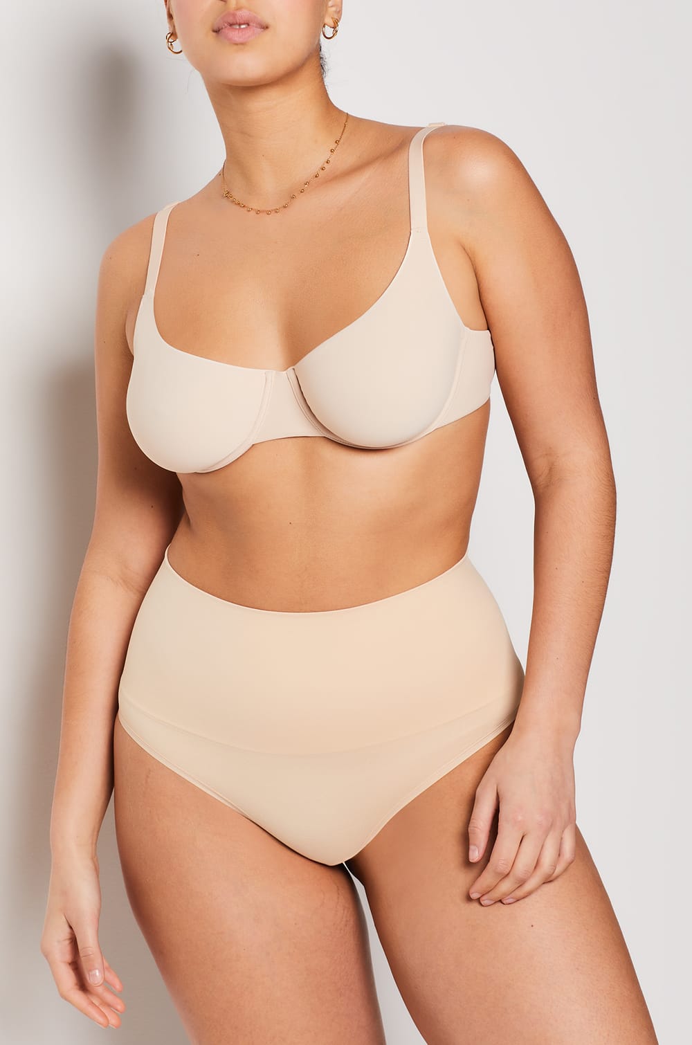 Shapewear-String mit hoher Taille – mittlerer Halt;${refinementColor}