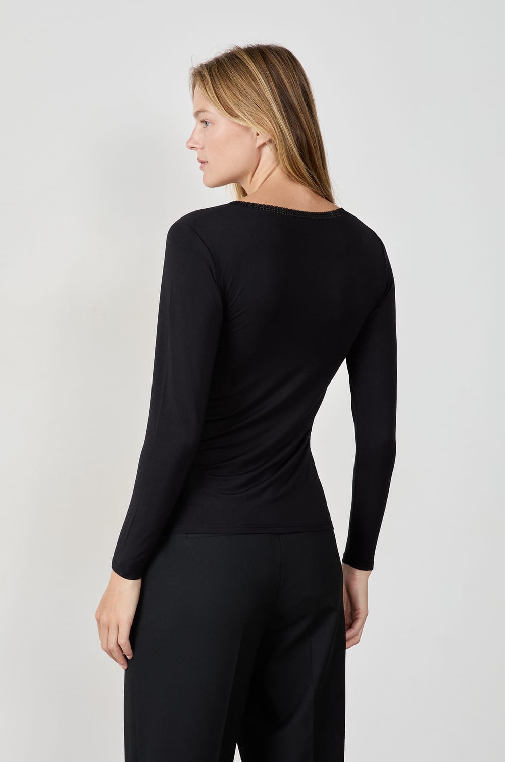 T-shirt manches longues col V en maille thermique ;${refinementColor}