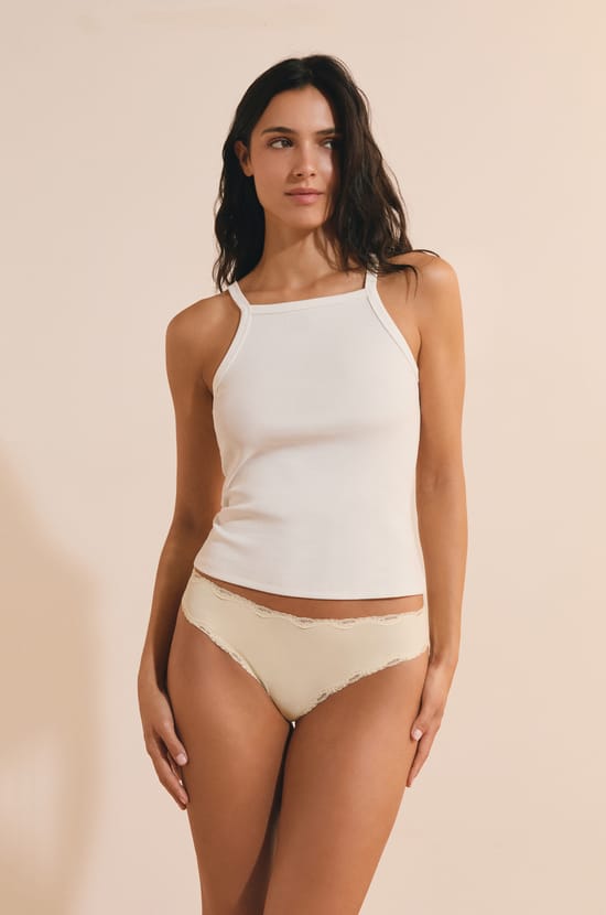 Tanga avec d&eacute;tails dentelle;${refinementColor}