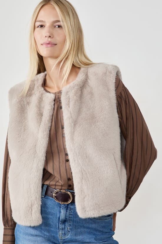 Veste sans manches en fausse fourrure;${refinementColor}