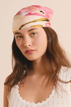 Foulard en soie &agrave; motifs;${refinementColor}