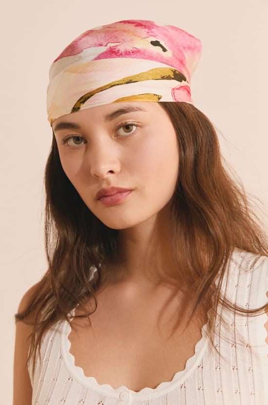 Foulard en soie &agrave; motifs;${refinementColor}