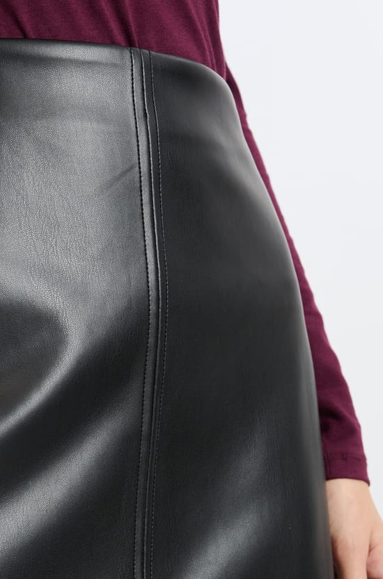 Mid-length faux leather skirt;${refinementColor}