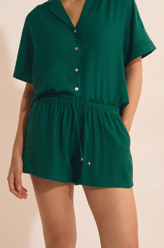 Pantal&oacute;n corto de pijama con cintura el&aacute;stica;${refinementColor}