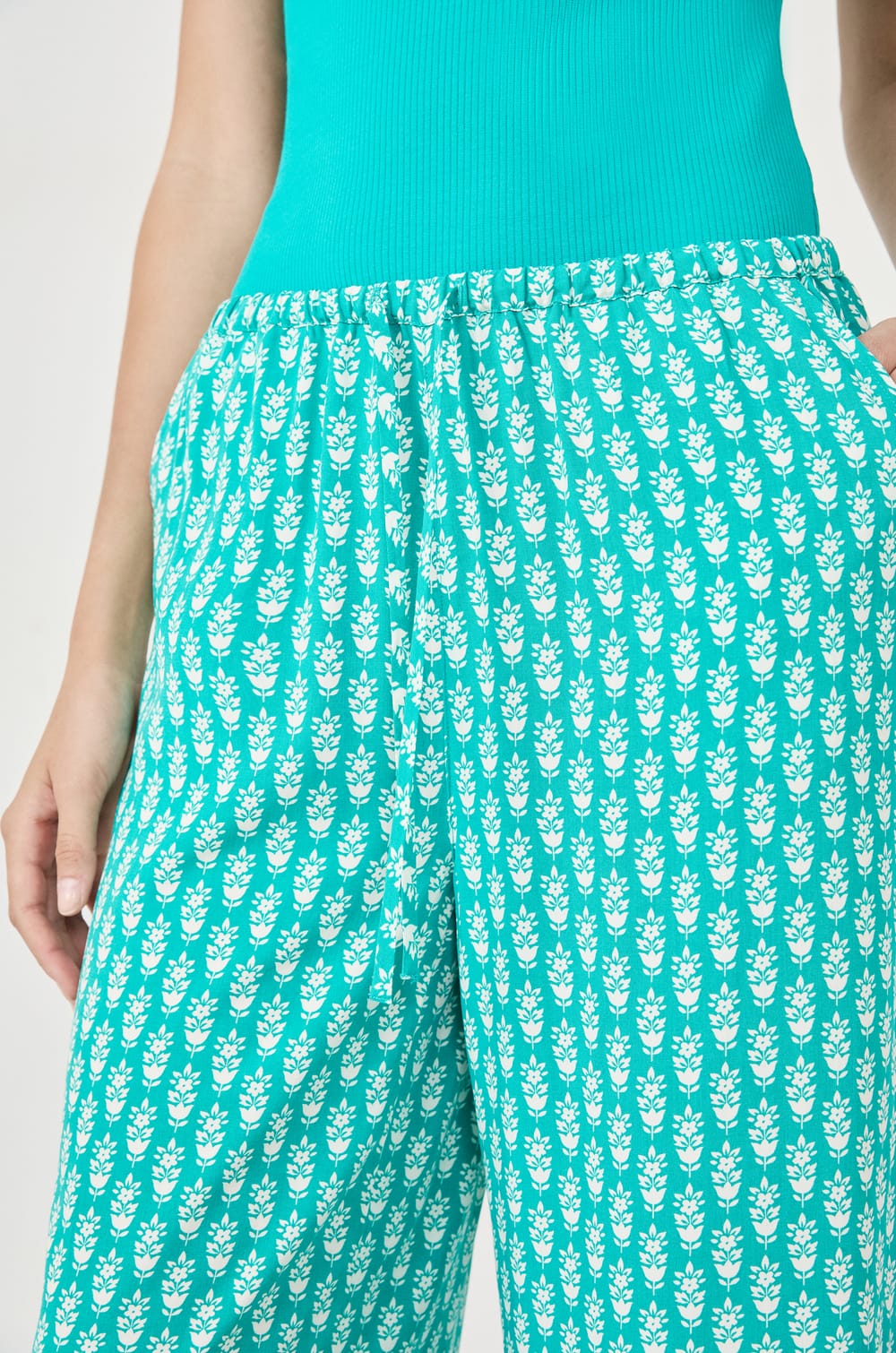 Pantalón 7/8 estampado;${refinementColor}