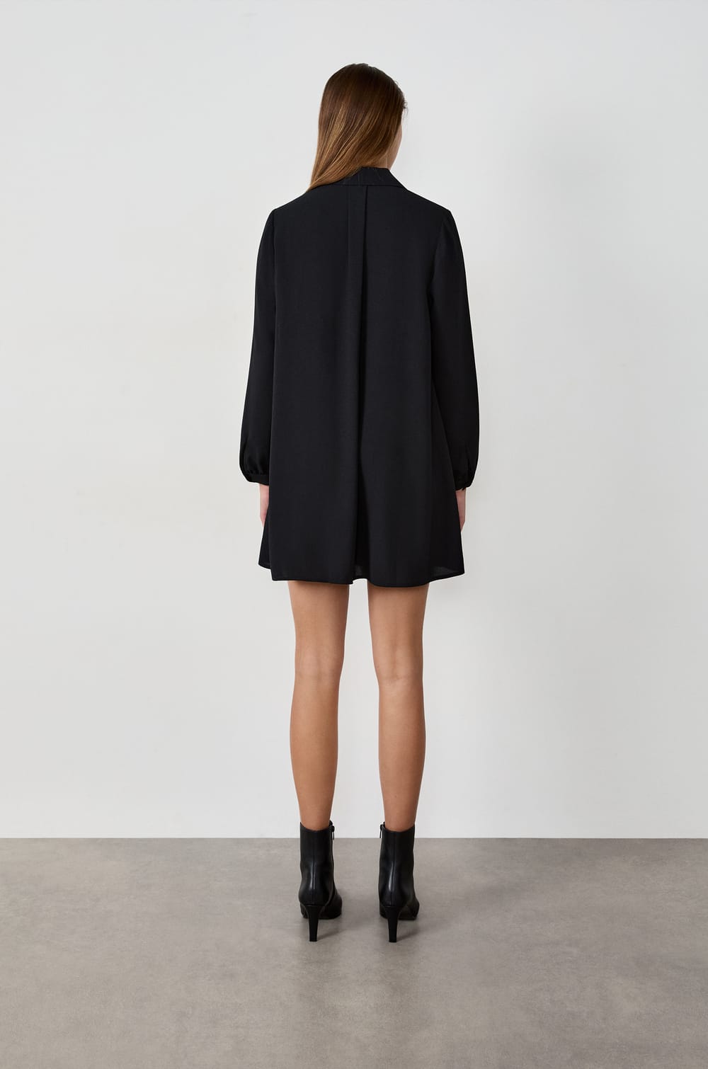 Short Flowing Dress;${refinementColor}