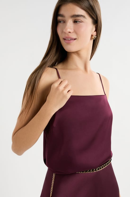 Robe longue avec broderies;${refinementColor}