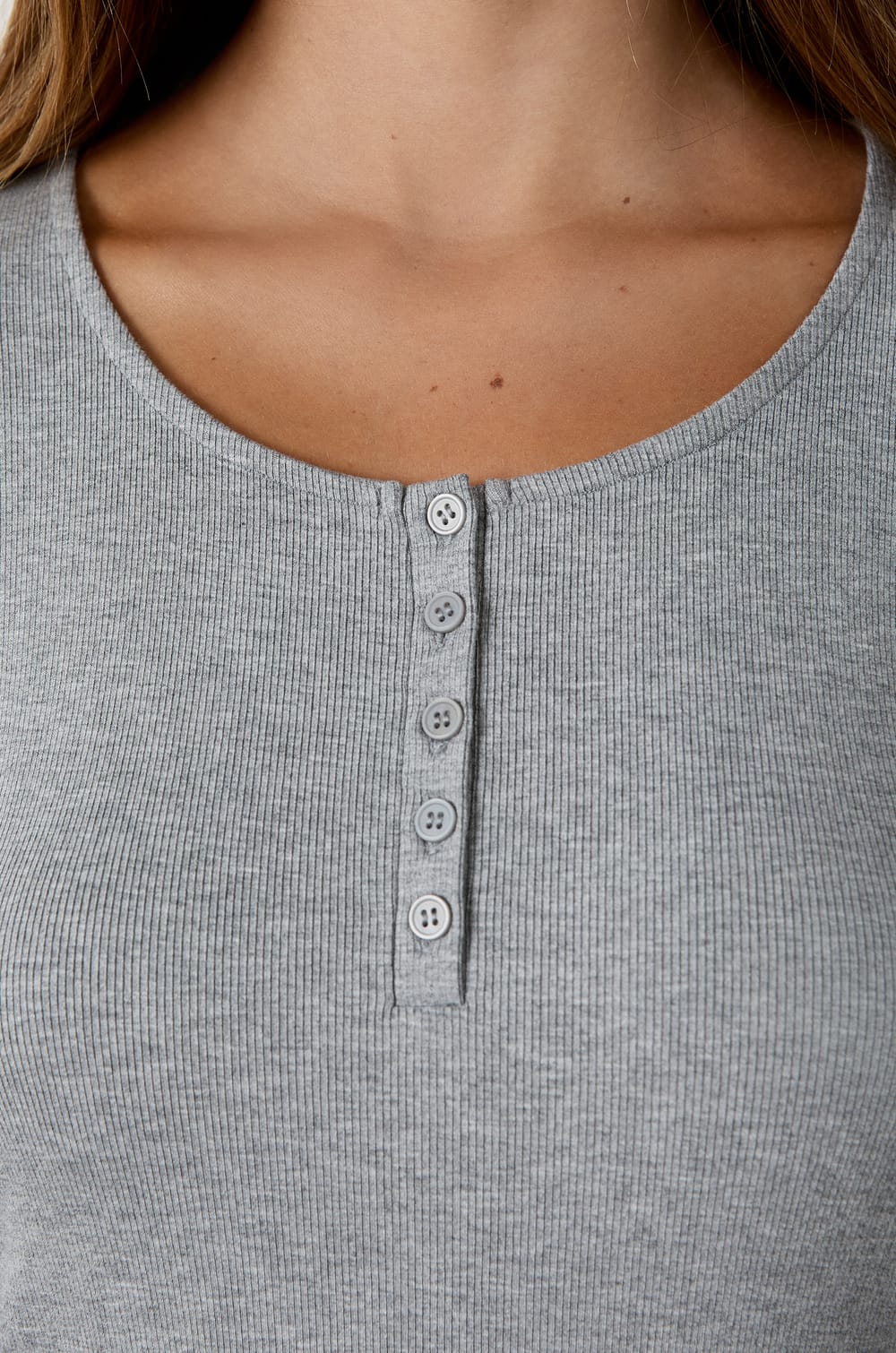 Long-sleeved T-shirt with buttons;${refinementColor}